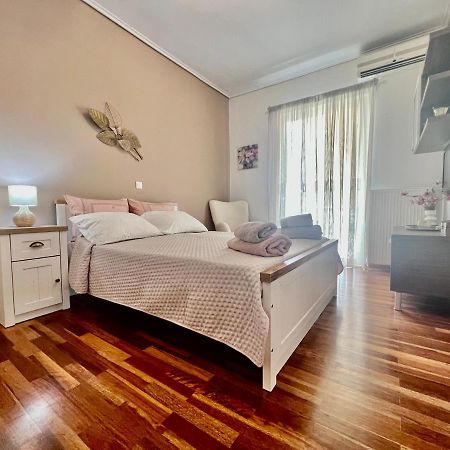 Elegant Downtown Retreat Apartment Kalamata Bagian luar foto