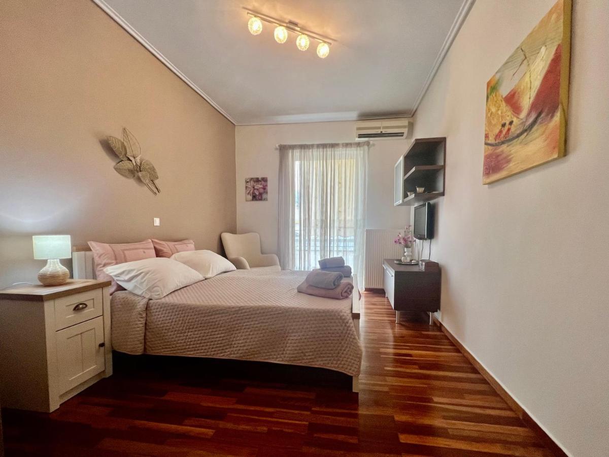 Elegant Downtown Retreat Apartment Kalamata Bagian luar foto