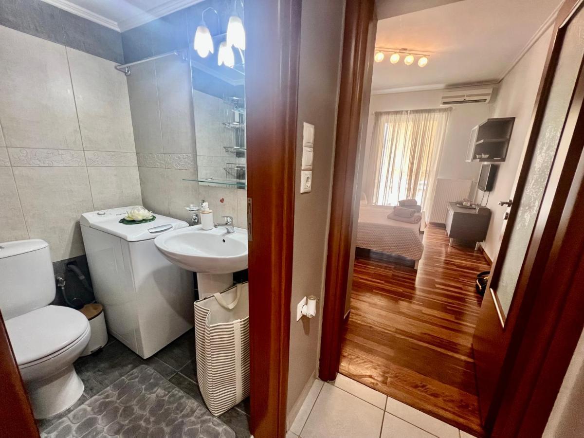 Elegant Downtown Retreat Apartment Kalamata Bagian luar foto