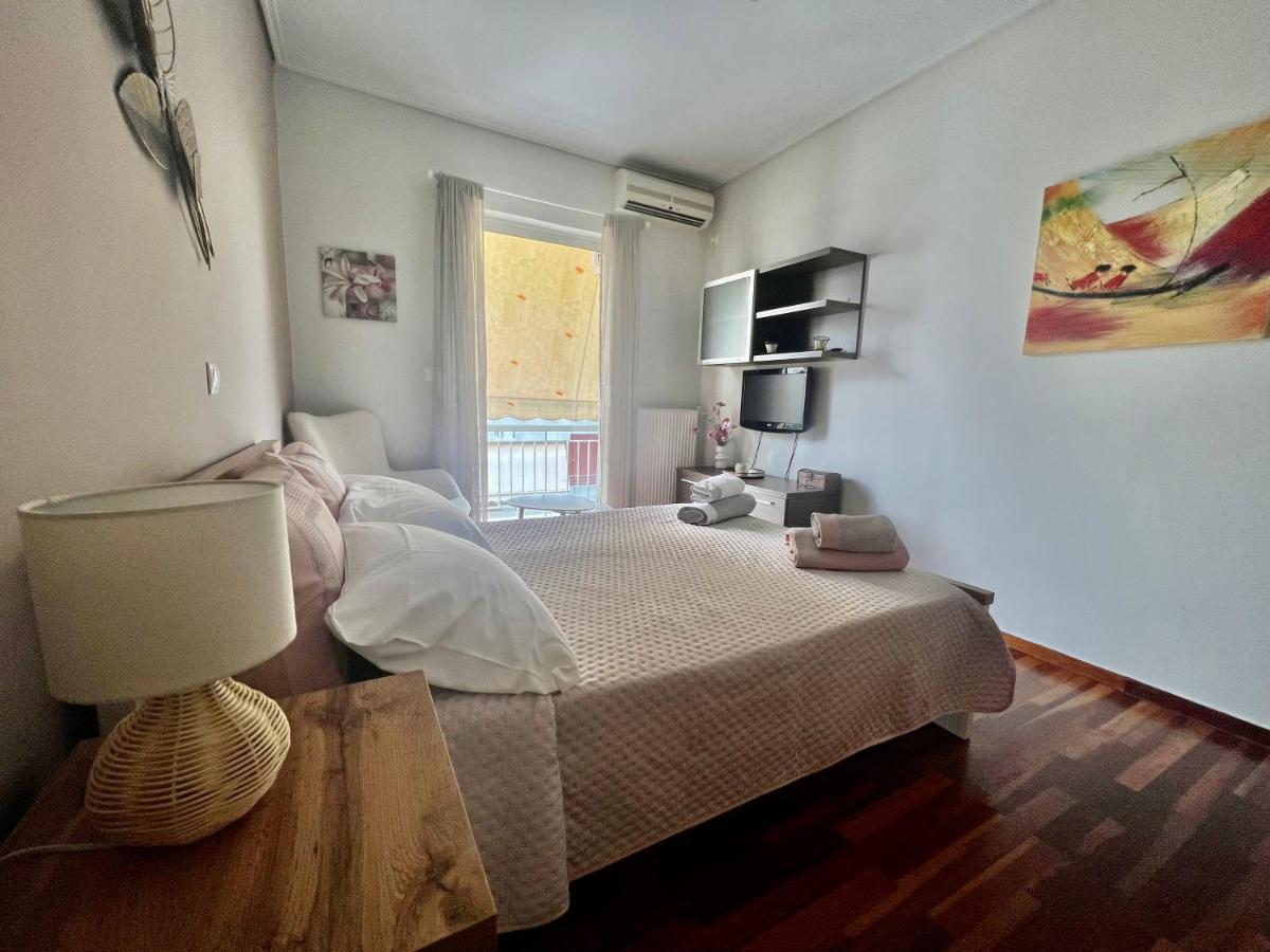 Elegant Downtown Retreat Apartment Kalamata Bagian luar foto