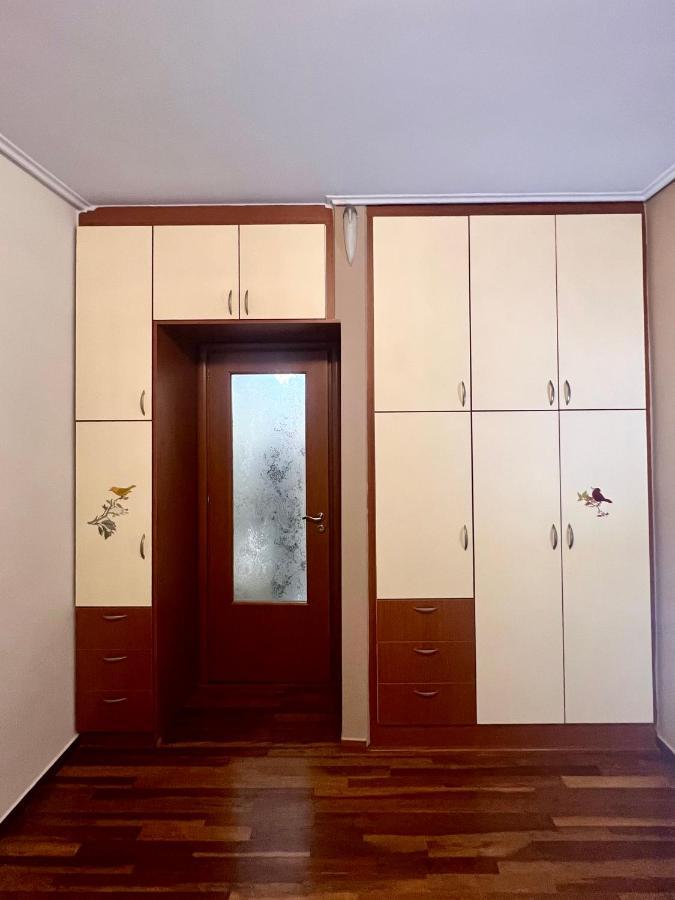 Elegant Downtown Retreat Apartment Kalamata Bagian luar foto