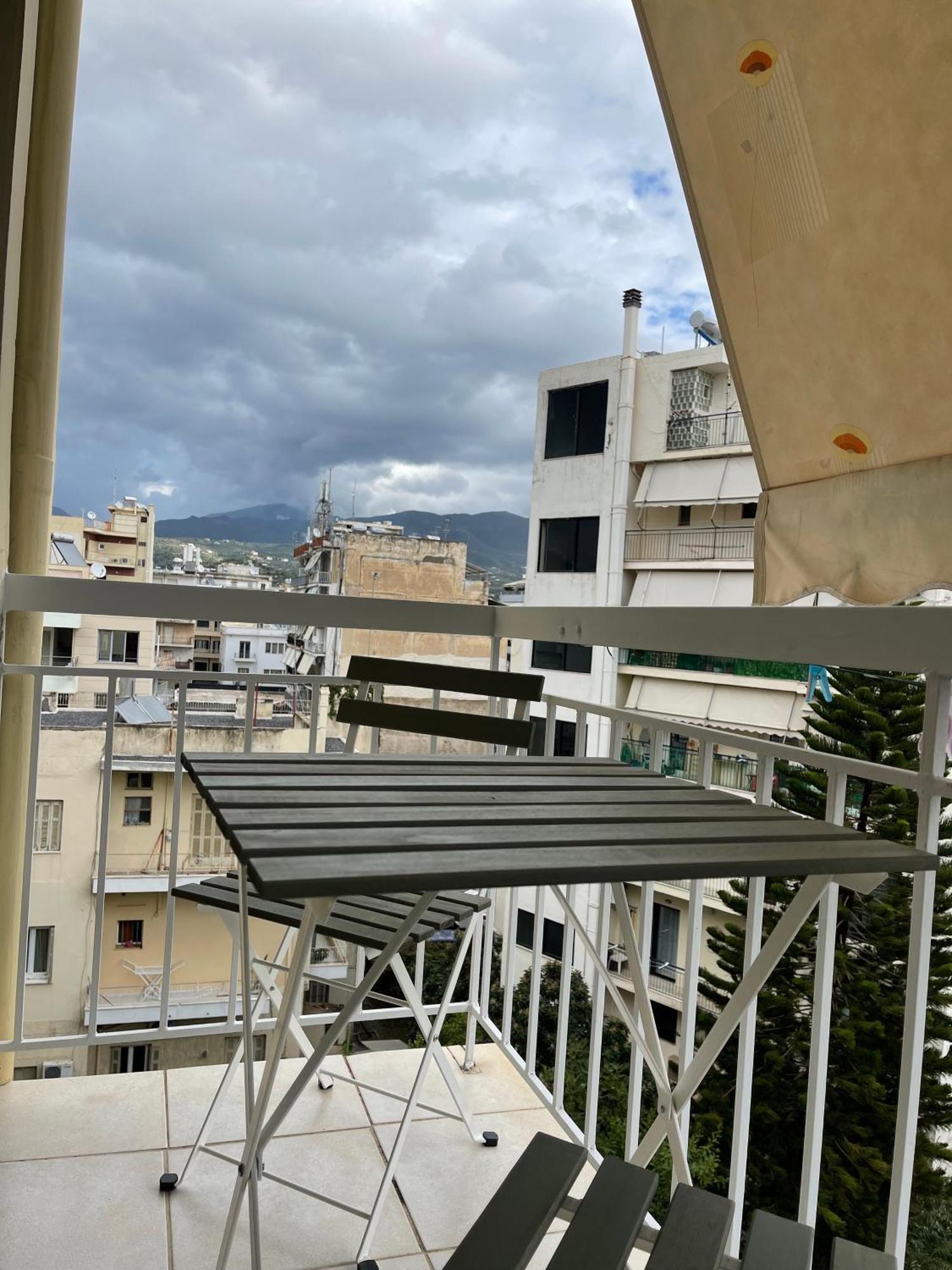 Elegant Downtown Retreat Apartment Kalamata Bagian luar foto